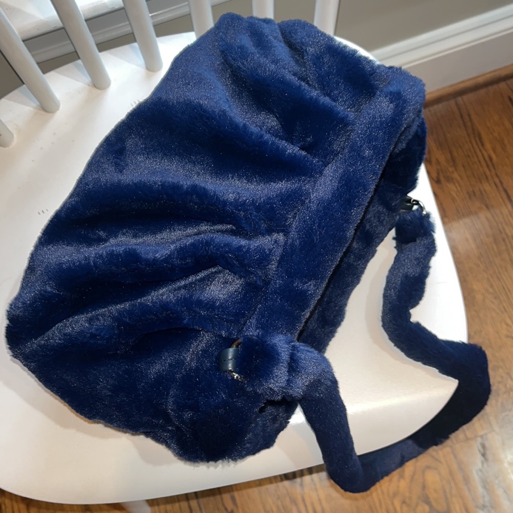 CMD Blue Faux Fur Round Regular Open top, boxy inside- super soft outside - Picture 9 of 12